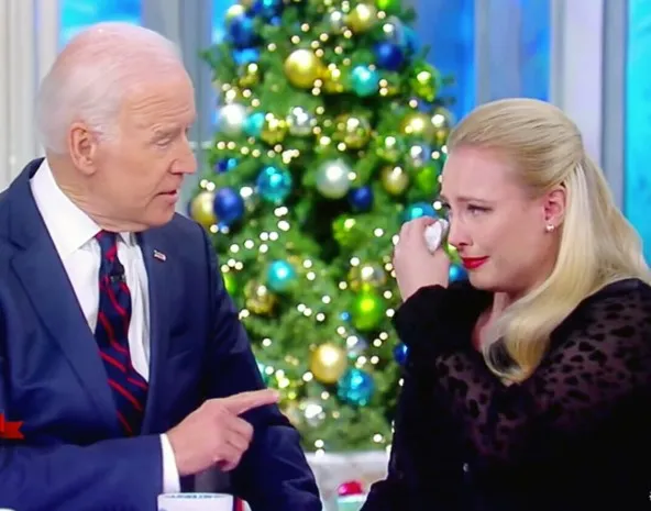 emotional moment of joe biden consoling meghan mccain after her dad’s cance 24502