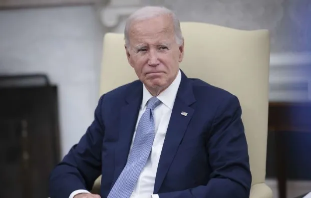 emotional moment of joe biden consoling meghan mccain after her dad’s cance 24499