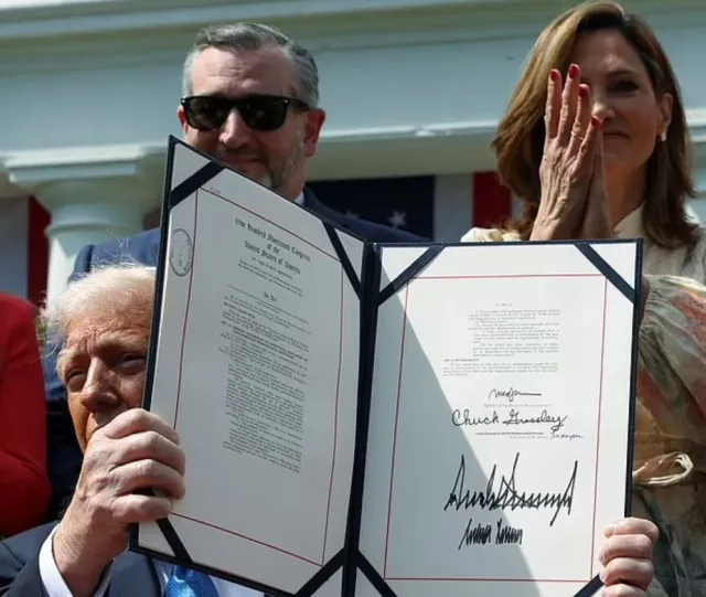 melania trump makes history as first lady by signing bipartisan revenge por 24450