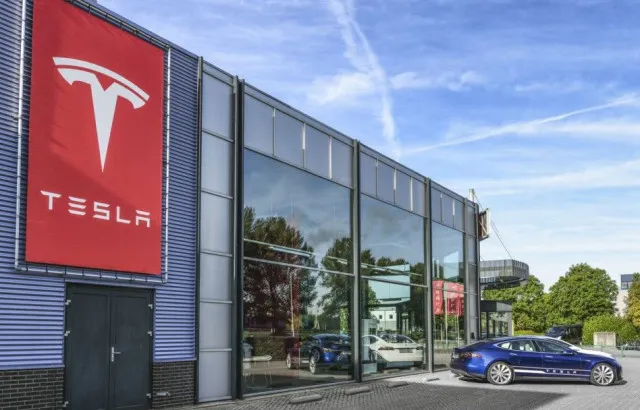 elon musk confirms he will lead tesla for at least another five years despi 24589