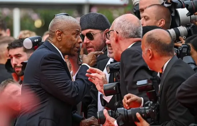 what denzel washington yelled at photographer in tense red carpet showdown 24565