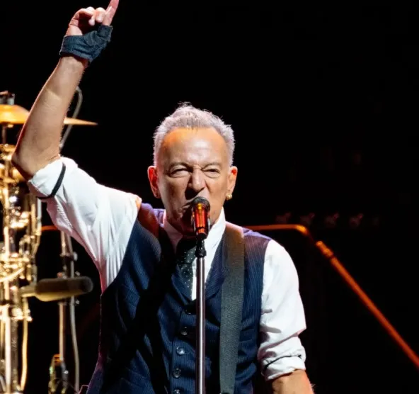 trump shares fake video mocking singer bruce springsteen amid their growing 24727
