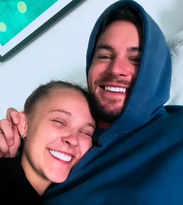 jojo siwa and chris hughes share affectionate photos after relationship con 24803