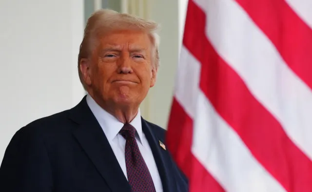 trump signs executive order naming english the official language of the uni 24828
