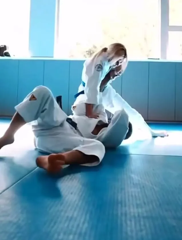 ivanka trump takes down opponent while showing off impressive jiu-jitsu ski 24841