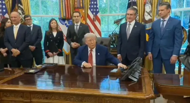 trump left red-faced after iphone ring disrupts his oval office rant on pun 24874