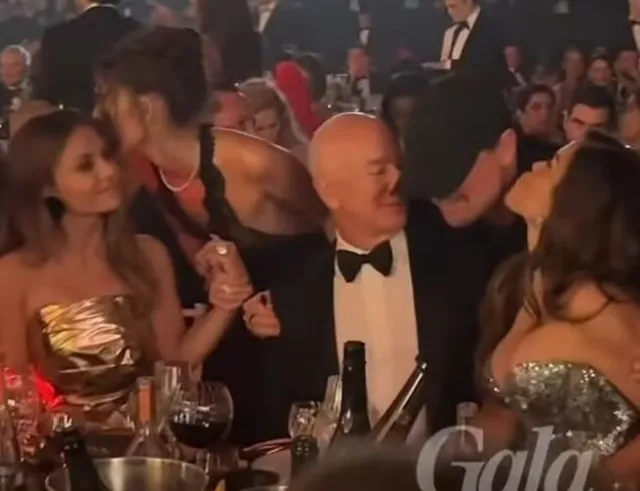 lauren sanchez and leonardo dicaprio share another awkward moment at recent 24938